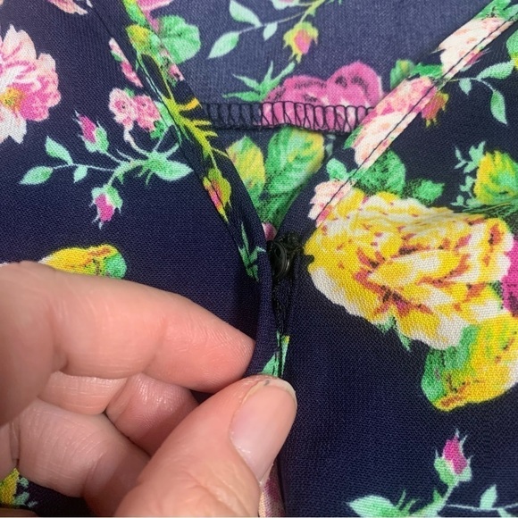 Romeo + Juliet Couture Floral Romper - Picture 8 of 13